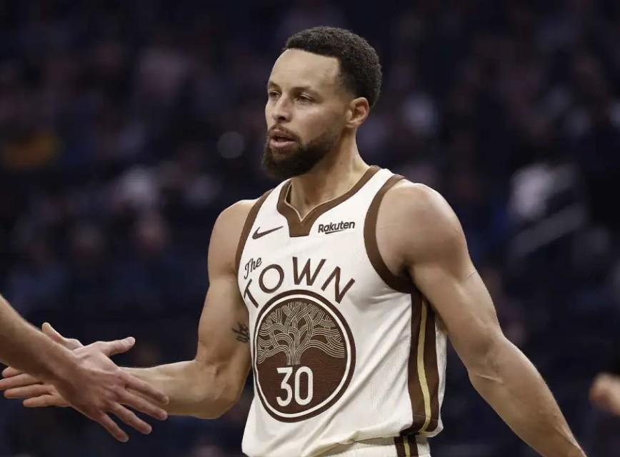 必一运动官网首页-队记：库里将在10天后评估膝盖伤势，会至少再缺席五场比赛